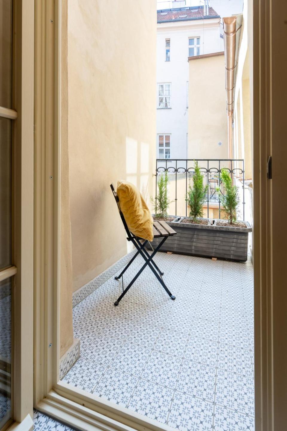 Days - Lavish In The Heart Of Prague's Old Town Apartment *
